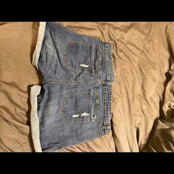 High wasted blue ripped shorts - Picture 3 of 4